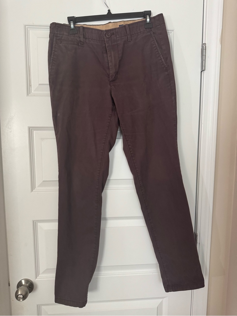 Gap Men’s Lived In Skinny Chino Burgundy- Size 33-32